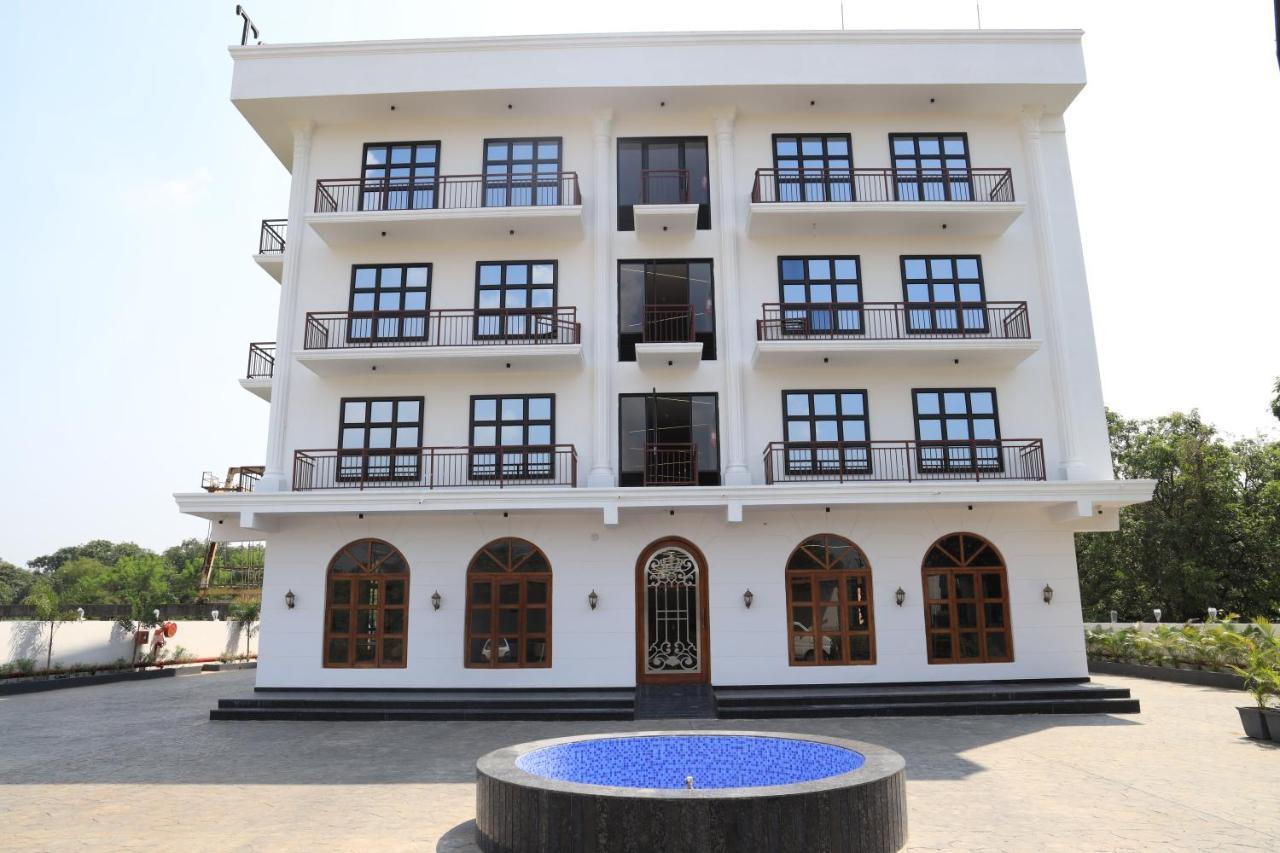 Krown Palace Resort Silvassa Eksteriør bilde