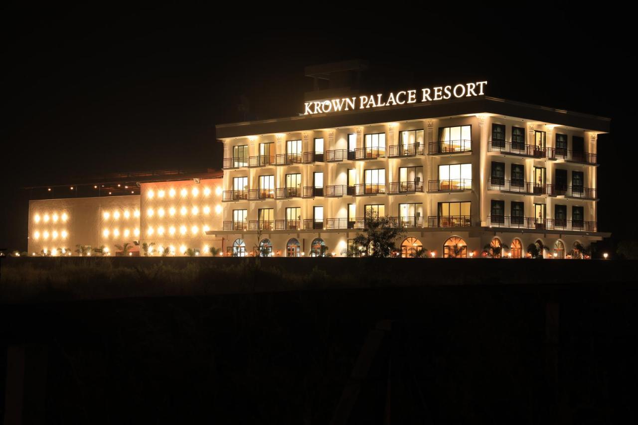 Krown Palace Resort Silvassa Eksteriør bilde