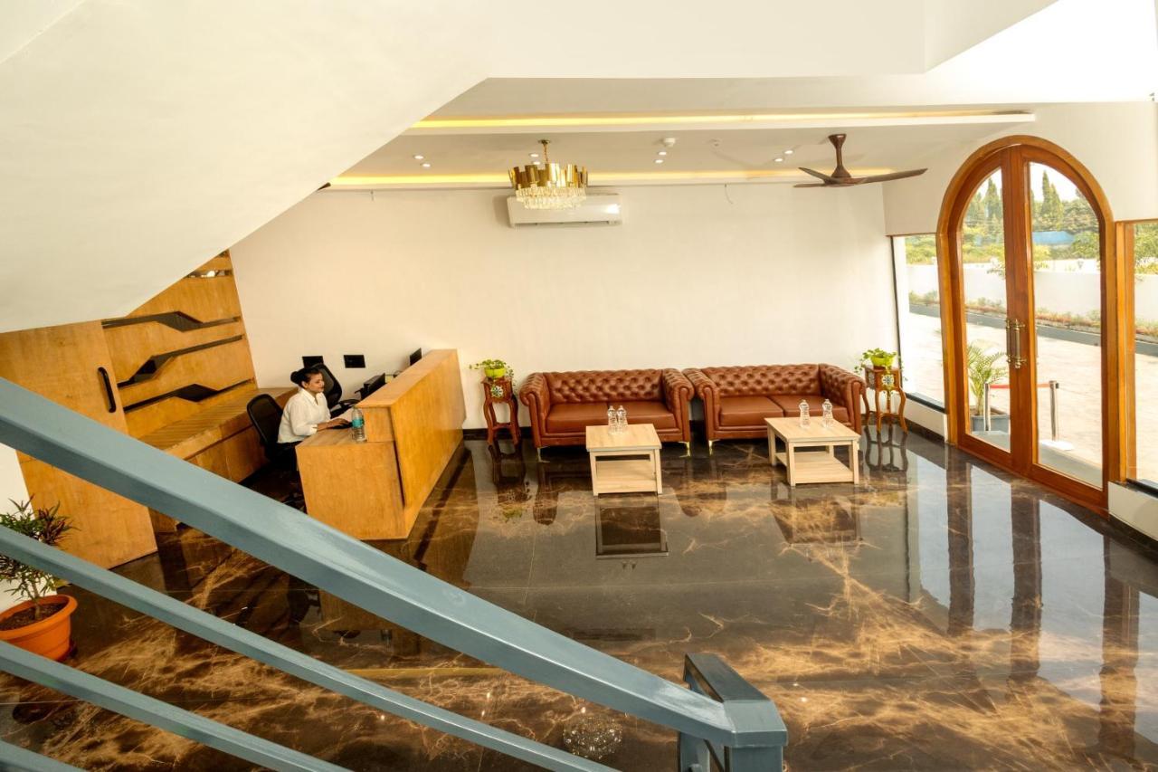 Krown Palace Resort Silvassa Eksteriør bilde