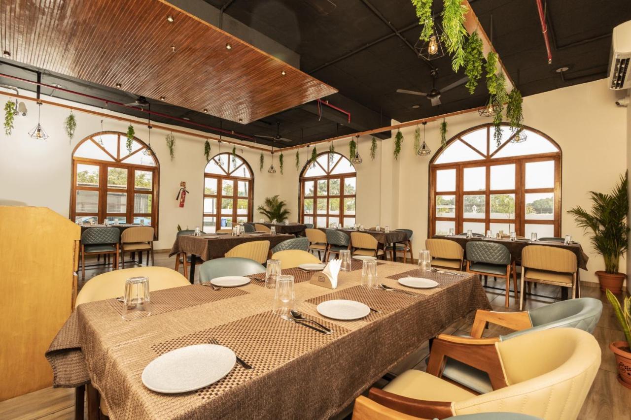 Krown Palace Resort Silvassa Eksteriør bilde