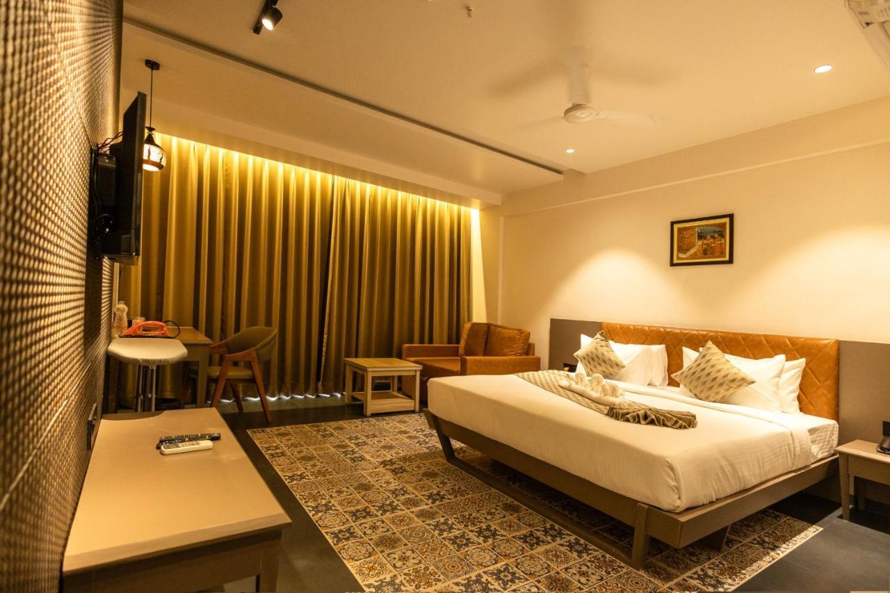 Krown Palace Resort Silvassa Eksteriør bilde