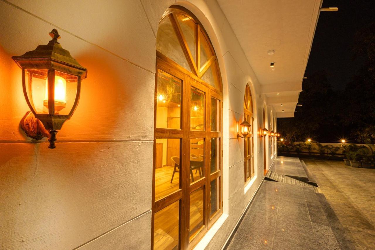 Krown Palace Resort Silvassa Eksteriør bilde