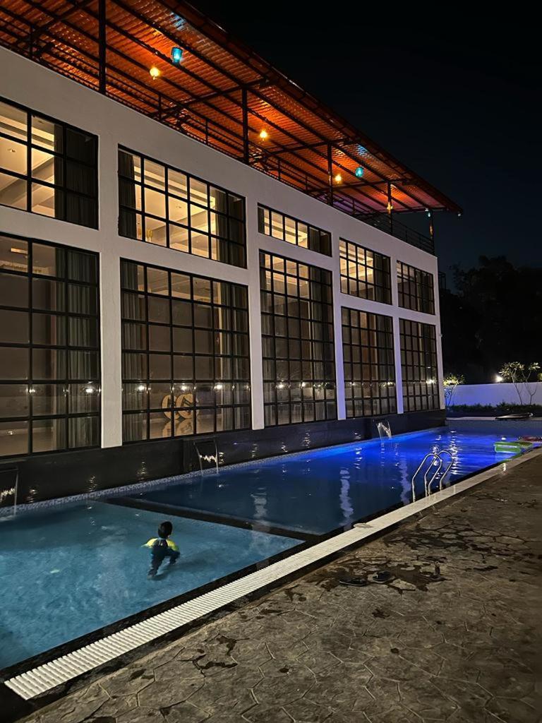 Krown Palace Resort Silvassa Eksteriør bilde
