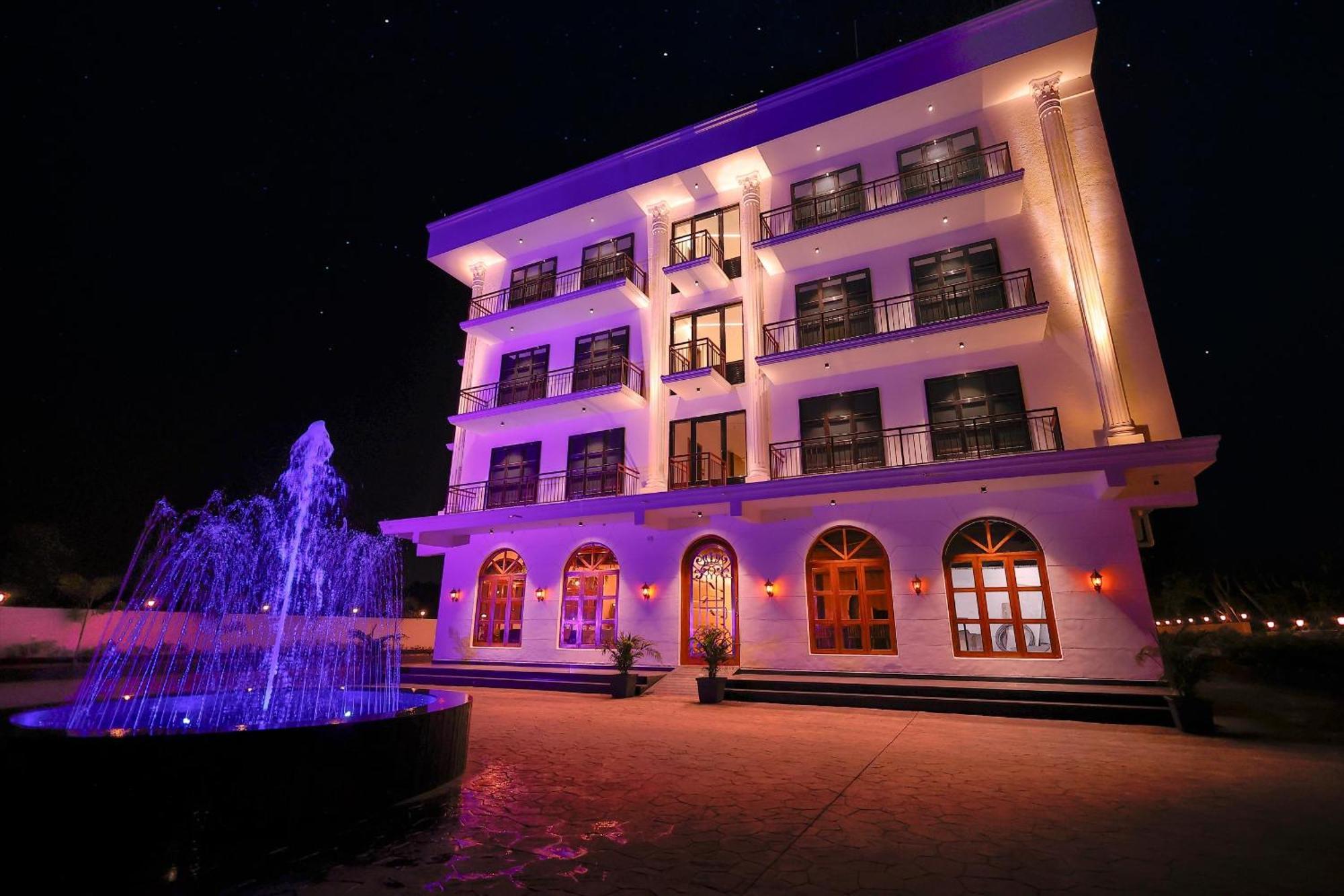Krown Palace Resort Silvassa Eksteriør bilde