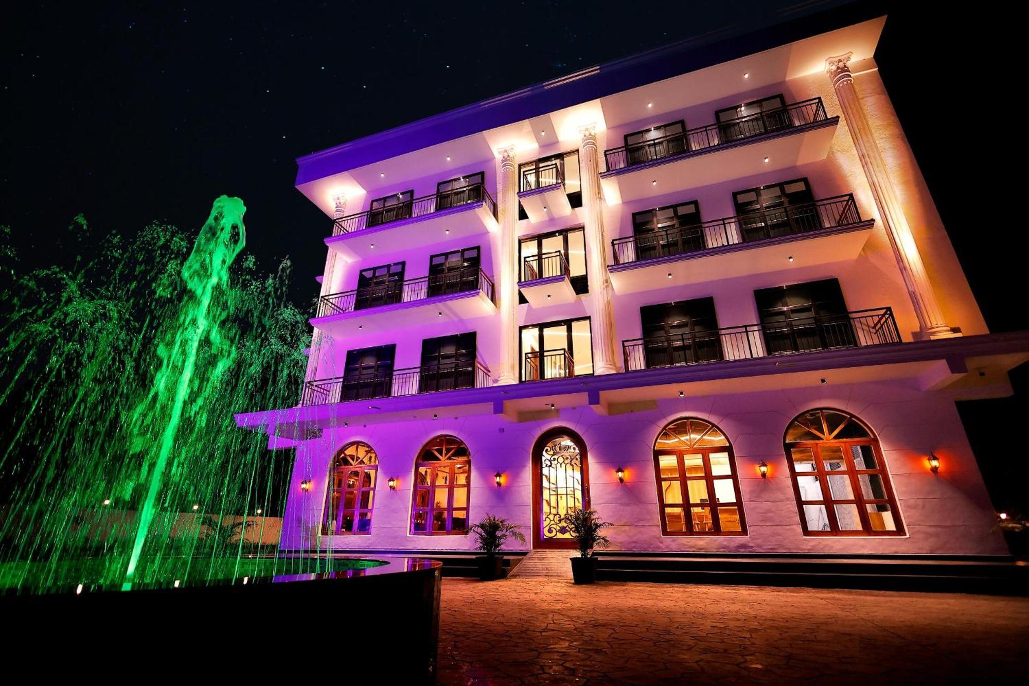 Krown Palace Resort Silvassa Eksteriør bilde