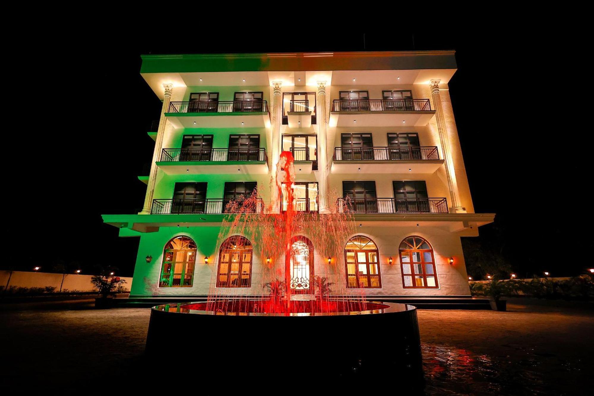 Krown Palace Resort Silvassa Eksteriør bilde