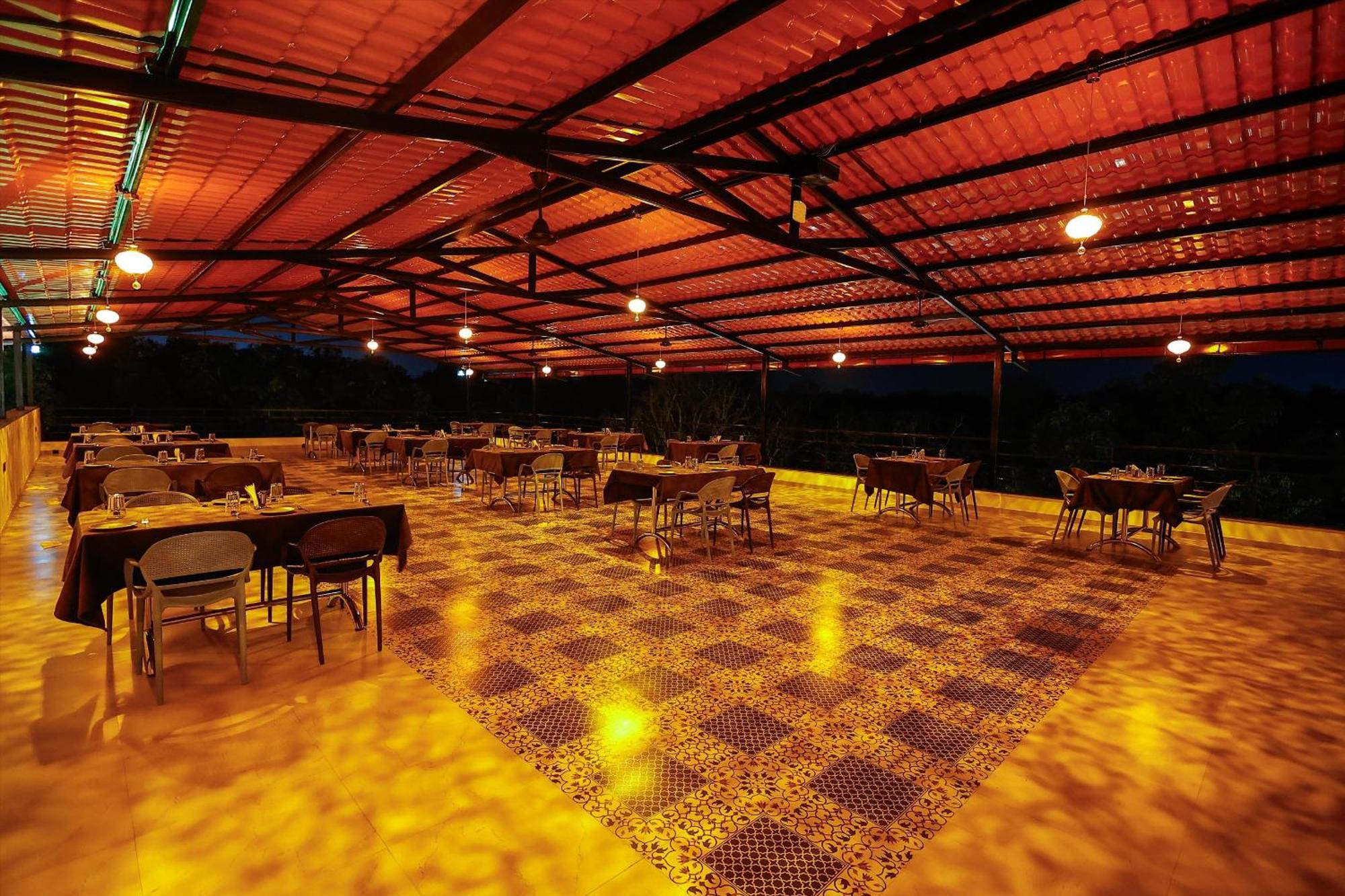 Krown Palace Resort Silvassa Eksteriør bilde