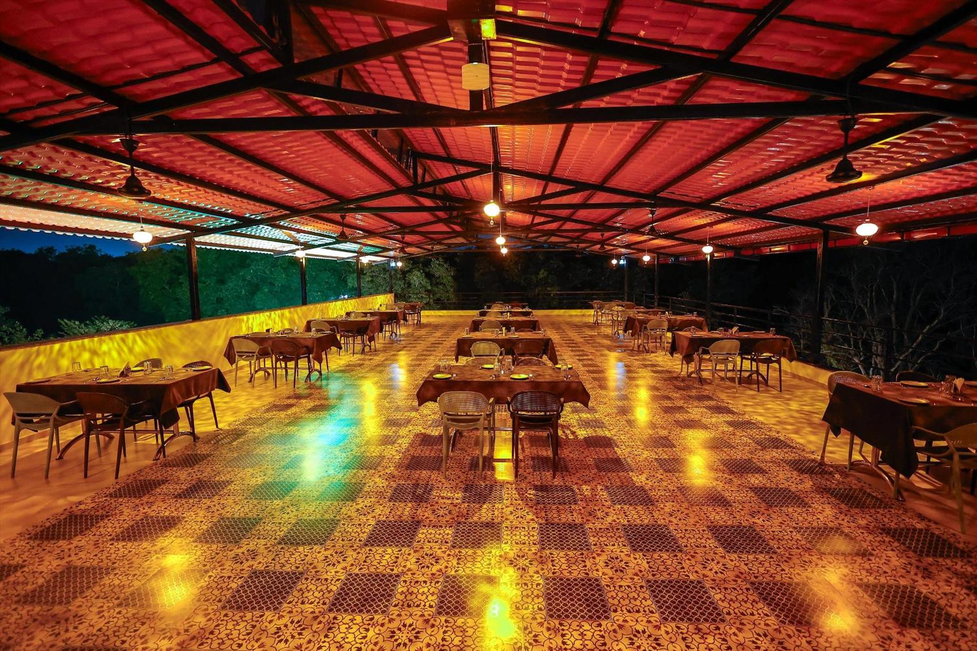 Krown Palace Resort Silvassa Eksteriør bilde