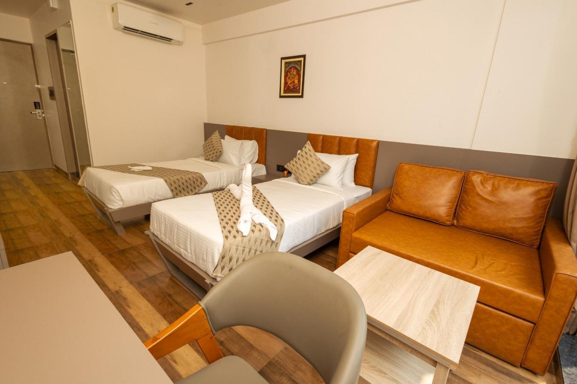 Krown Palace Resort Silvassa Eksteriør bilde